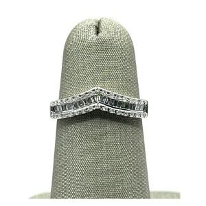 10K White Gold & Diamond V Guard Ring (12571)